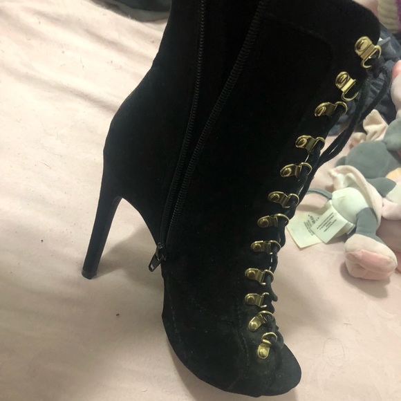 Heels - Picture 2 of 4